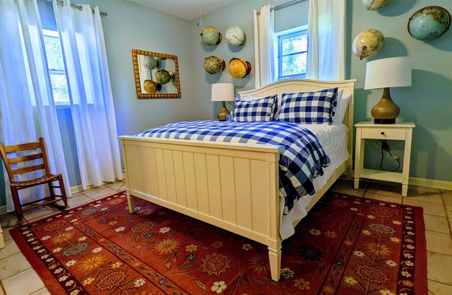 The Springdale Room at The Town House Inn - Guesthouse