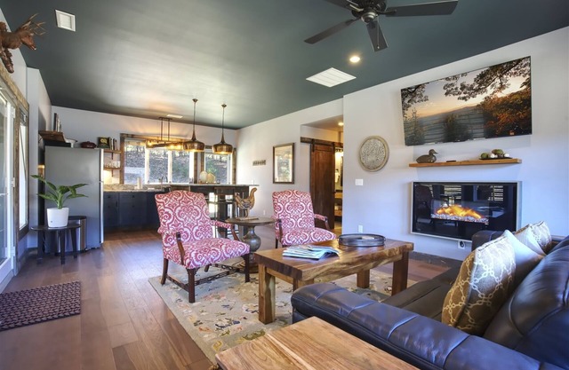 The Springhouse 2BR 2BA Hot Tub Fire Pit