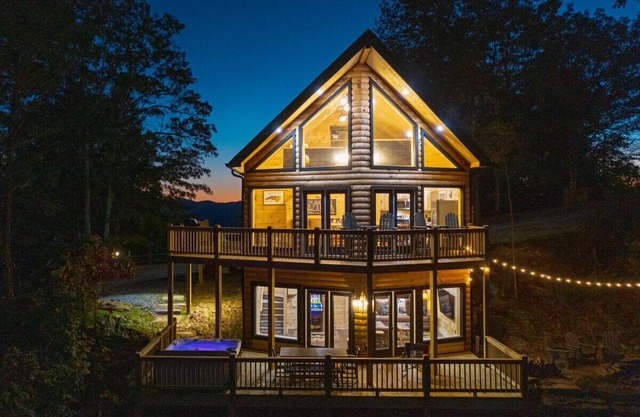 The Squatch Nest - Scenic Mountain Retreat Hot tub|Firepit|Big Views