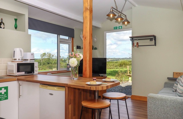 THE STABLE AT OWL COTTAGE, pet friendly in Halwill Junction