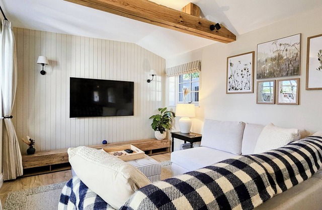 The Stables - a luxurious & tranquil country retreat with private hot tub & gym