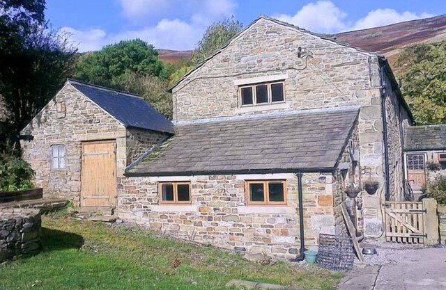 THE STABLES, family friendly, character holiday cottage in Edale