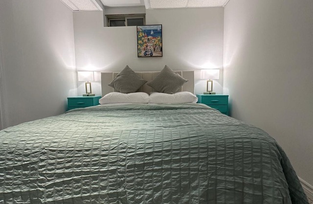 The Staycation Spot of 6ixnnCome stay in Modernised Home with all amenities