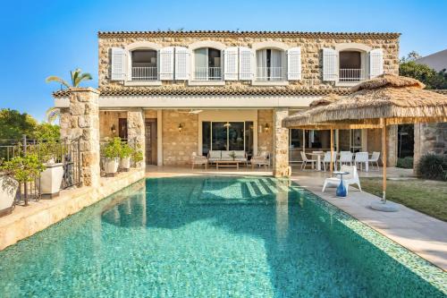 The Stone Age Palace with Mamad by Sea N Rent
