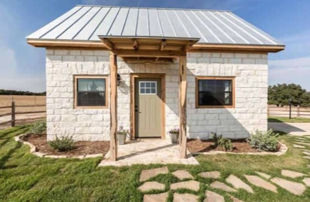 The Stone Cottage for 2 @ TimberRose Ranch hot tub