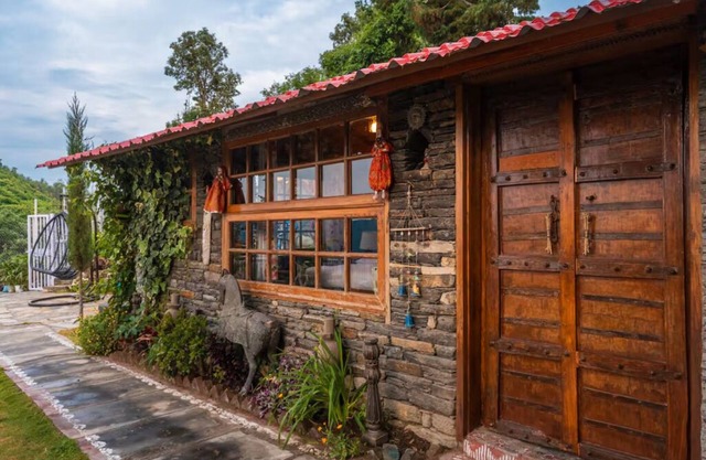 The Stone House 1, Mukteshwar by Ebony Stays | Cosy 1BHK with Hill Views