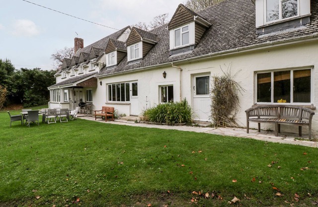 THE STUDIO - ARNE, pet friendly, with open fire in Stoborough