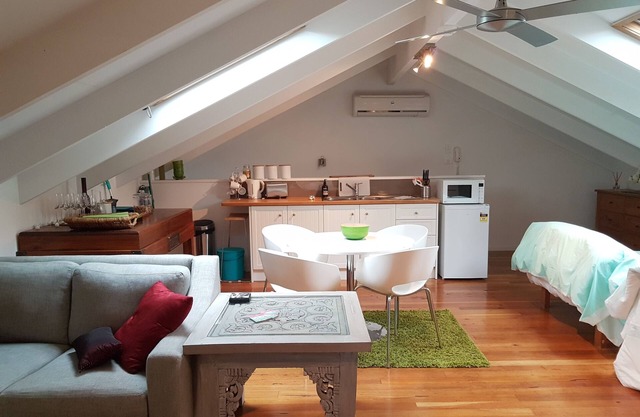 The Studio - stylish self contained space - perfect for families & girls w-ends