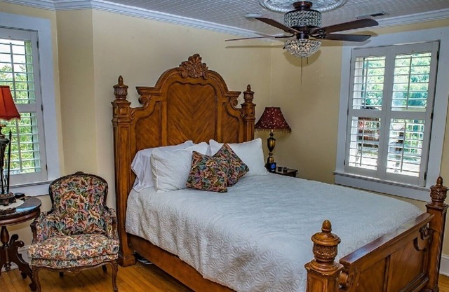 THE SUITE at Chimney Rock Manor MAGNIFICENT VIEWS!