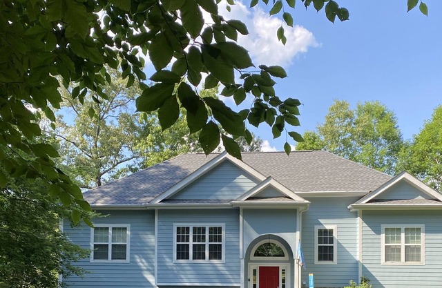 The Summer Shade Inn - Lake Gaston Paddle Boards, Kayaks Included