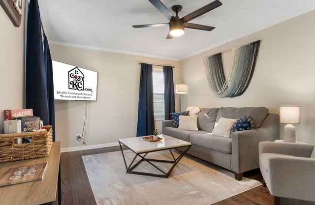 The Sunnyside- Waldo Ranch + Fenced Yard + Parking