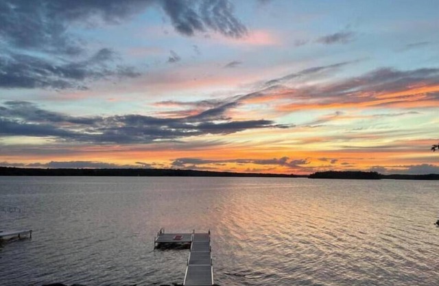 The sunset cottage on Pushaw Lake!