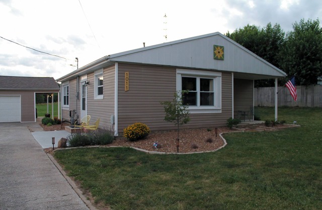 The Sunshine Bungalow - Greensburg's Vacation Home.