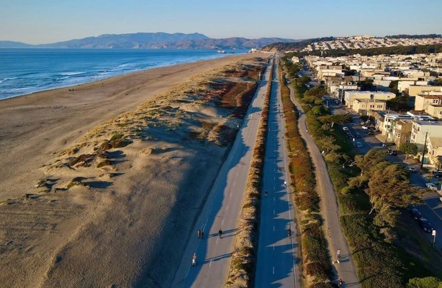 The Surf Shack - Beachfront urban Oasis, Hot Tub