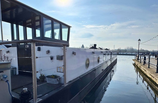 The Swan Flotel | Barton Marina