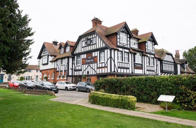 The Swan Inn by Innkeeper's Collection