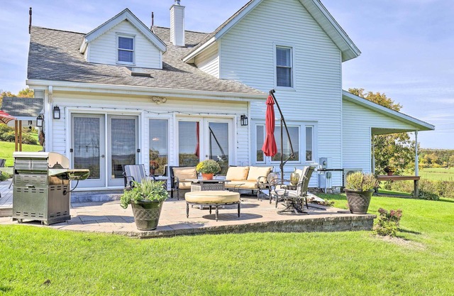 'The Sycamore House' w/ Countryside Views!