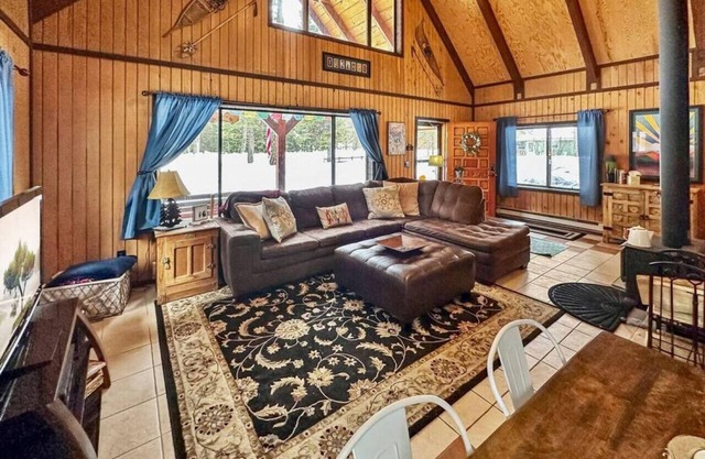 The Takeout Cottage .