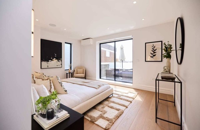 The Temple Fortune Crib - Lovely 3BDR House with Balcony