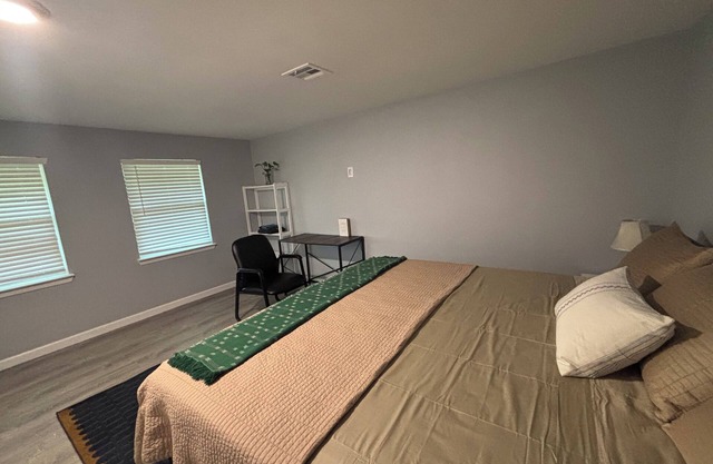 The Thorndale Cottage - nModern 3BR Retreat on ¾ Acre <10 Min to Samsung. WIFI