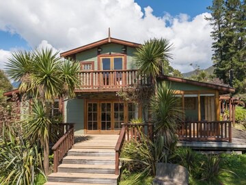 The Titanic - Golden Bay Holiday Home (Onekaka)