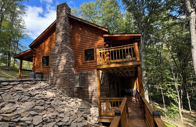 The Tradesman: Brand New, Custom Built Log Cabin in The Hocking Hills