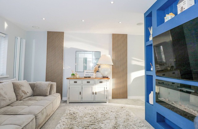 THE TRANQUIL RETREAT, pet friendly, with hot tub in Llanfechell