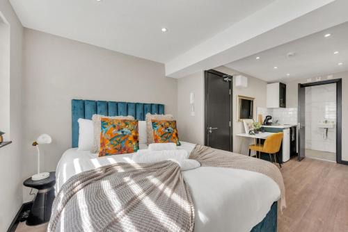 The Traveler's Wanderlust Studio