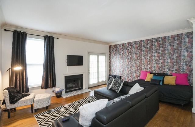"The Traveller" 2bd Townhome off WEST END! 8 min ->DT!