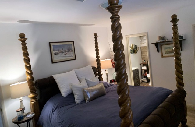 ★The Treehouse Experience★Great location, Close to downtown, WFU, dining, fun