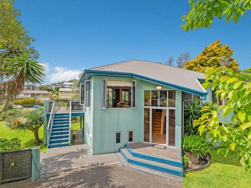 The Tuis View - Onemana Holiday Home