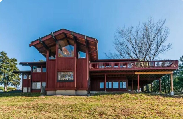 The Tulip Tree Bay Lodge