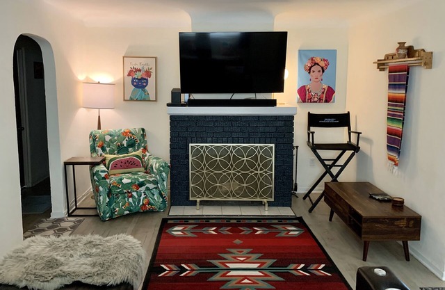 The Turquoise Cat Nob Hill 3 bedrooms 2 bathrooms garage private yard Fast WiFi