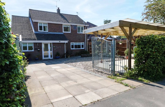 THE TWICKLE, pet friendly, country holiday cottage in North Walsham