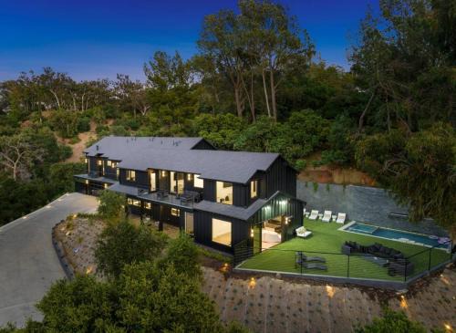 The Ultimate Luxury Villa with Pool, Spa and Courts