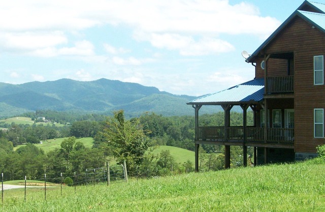 The Upper Threshold Suite at the Country Manor Inn