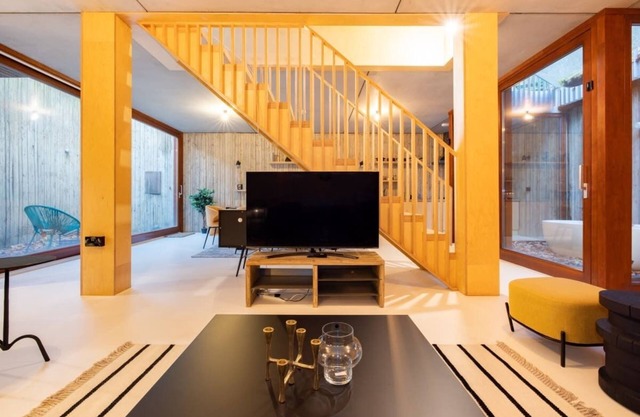 The Victoria Park Sanctuary - Stunning 2bdr Flat