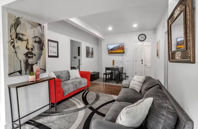 The Victorian House - 4 BR, Pet-Friendly with Outdoor Fire Pit