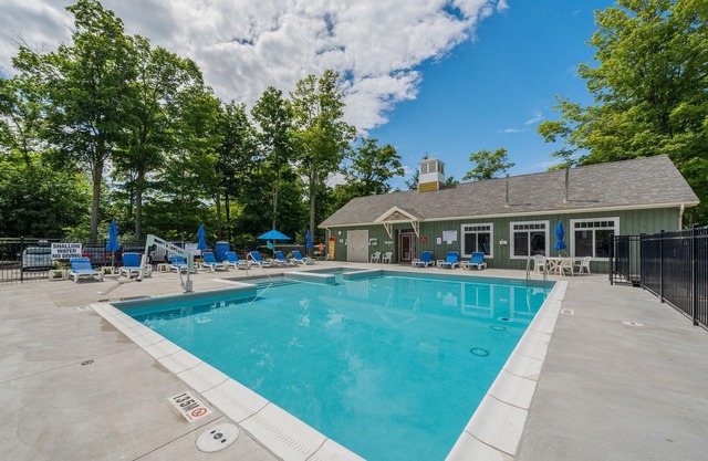 The Violet - 42 Meadow View