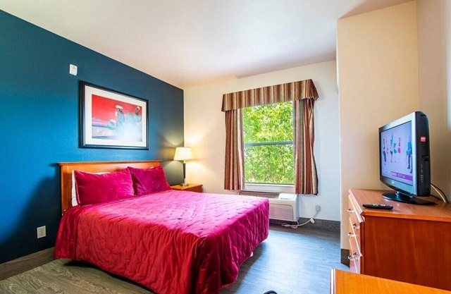 The Vistas 119 Modern studio with full kitchen 1st floor great location
