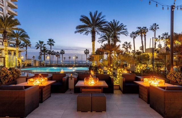 The Waterfront Beach Resort, A Hilton Hotel