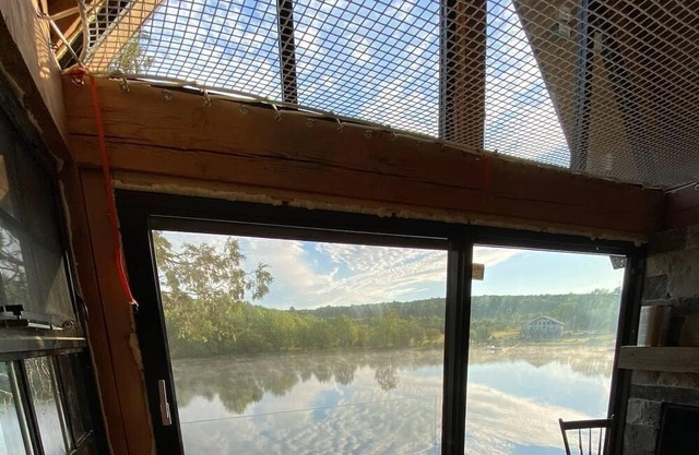 The Water’s Edge ** Unique Muskoka Treehouse **