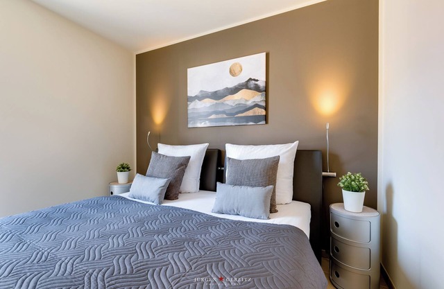 The Wave: luxury holiday apartment right on the water with heated lounger, sauna and fireplace
