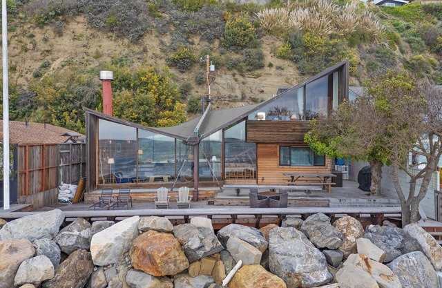 The Waves – Spacious, Stylish Beach Retreat Near Las Olas