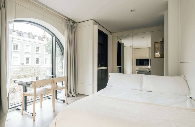 The Westway: Contemporary Studio in White City