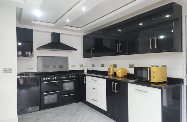 The White House - charming Tudor style house Manchester