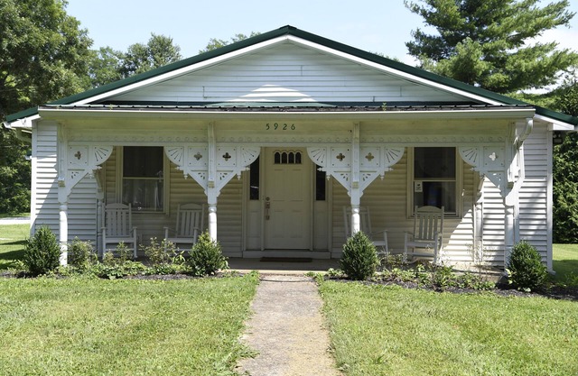 The White House in Bagdad! On the Bourbon Trail and 40 minutes from Valhalla.