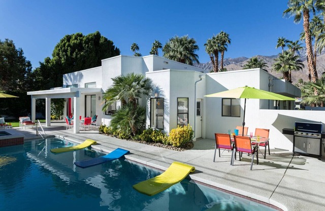 The White House In Deepwell Estates! Centrally Located! Great Mountain Views!