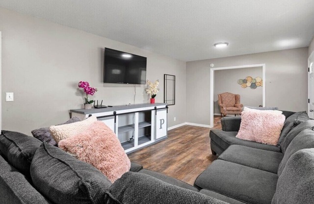 The whole group will enjoy easy access to everything from this centrally located place