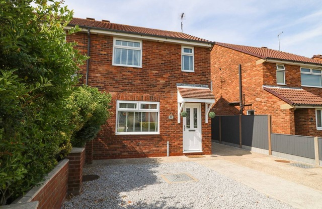 THE WHYTE RETREAT, family friendly, with a garden in Hornsea